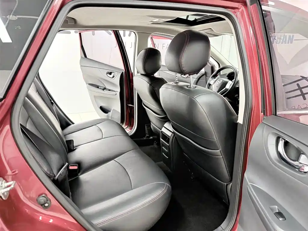 Photo 14 - Nissan Tiida