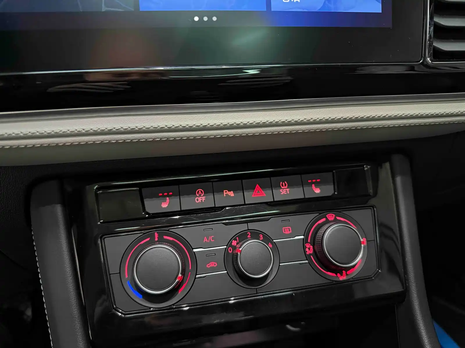 Photo 12 - Jetta VS7