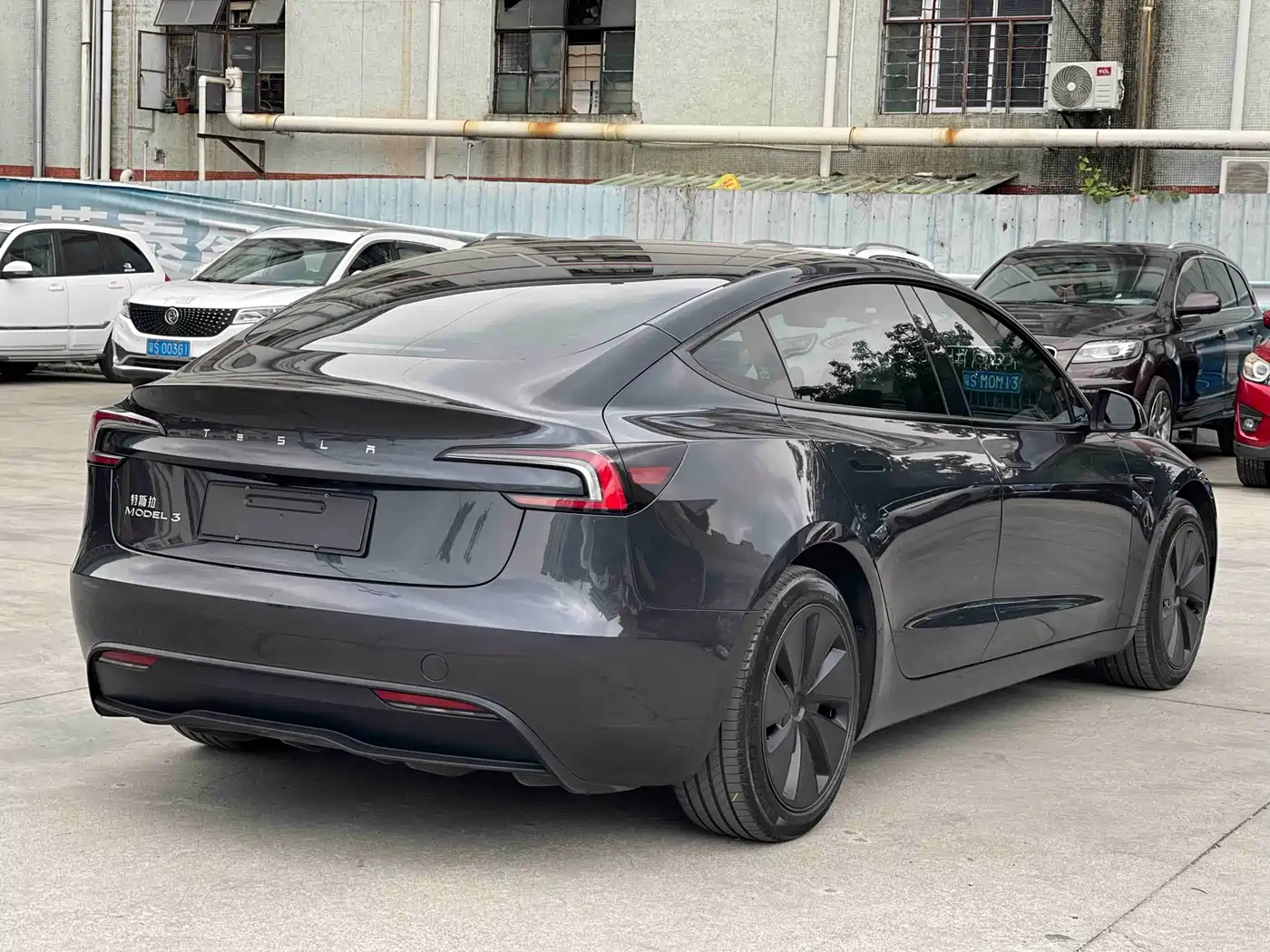 TESLA MODEL 3