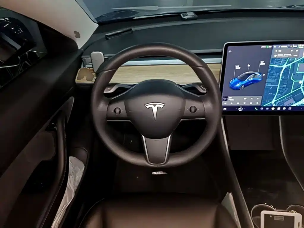 Фото 11 - Tesla Model 3