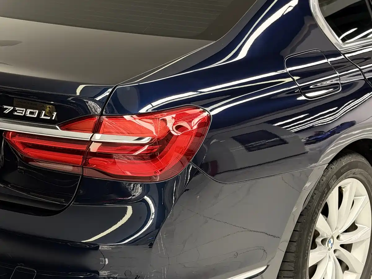 BMW 7 Series 2016 730Li Leading фото 25