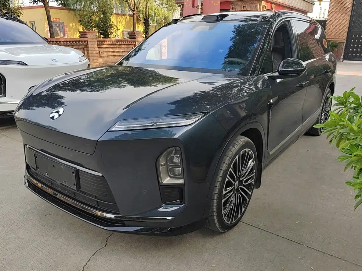 NIO ES8 2025