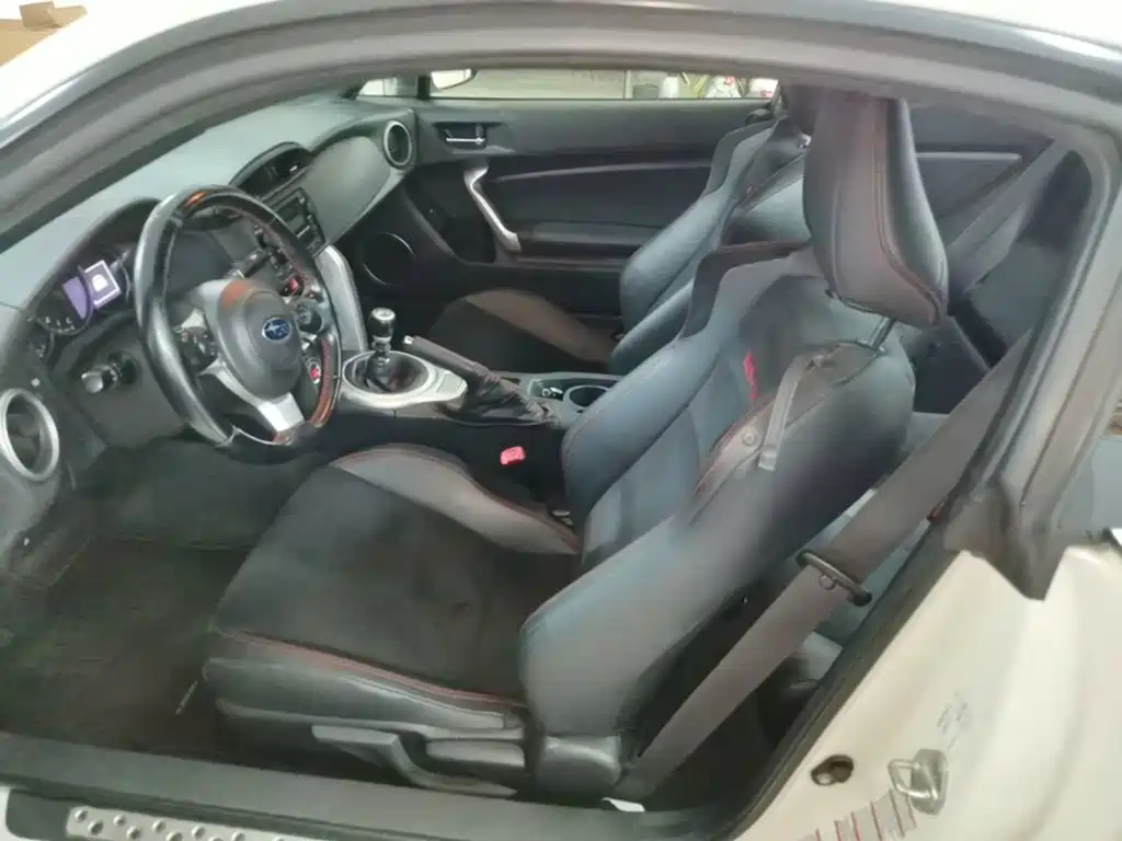 Фото 15 - Subaru BRZ