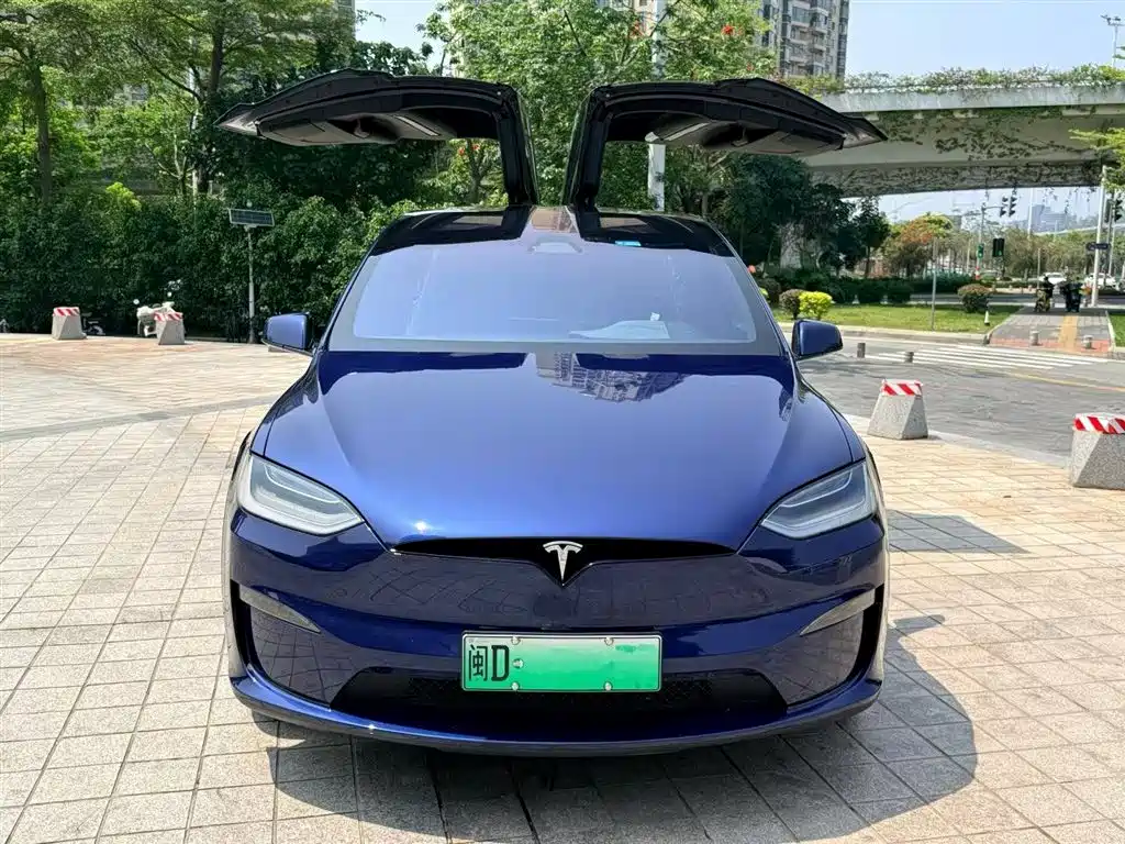TESLA MODEL X