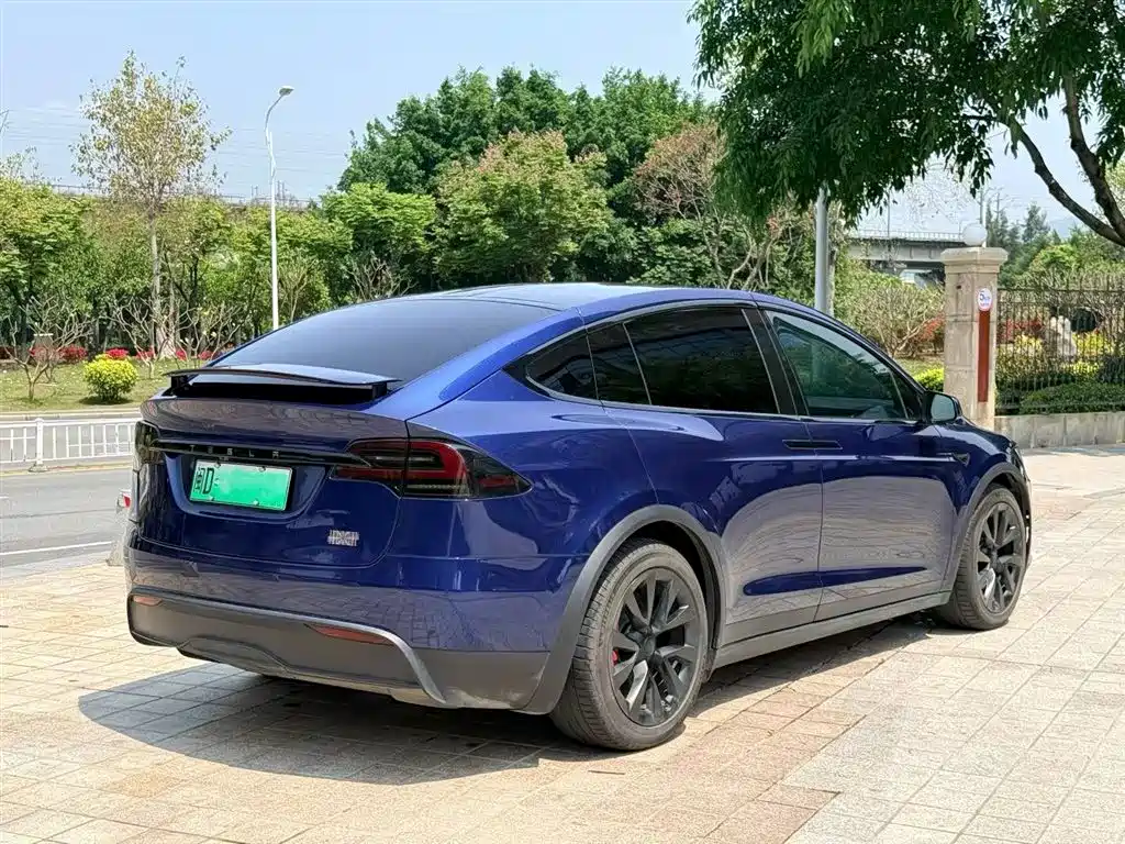 TESLA MODEL X