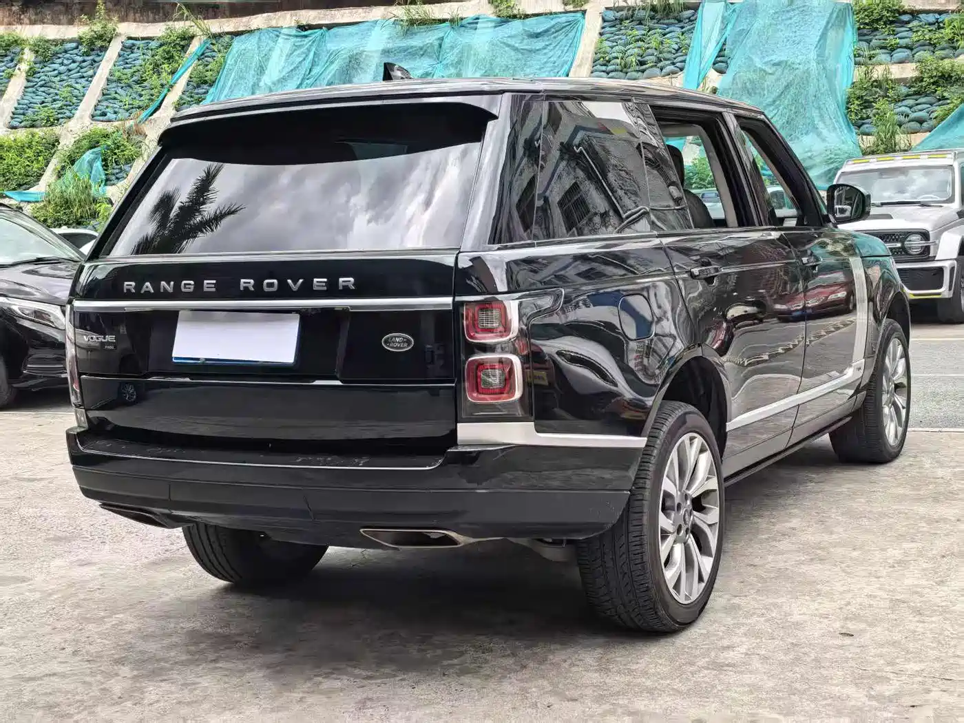 Land Rover Range Rover 2021 3.0 L6 Heritage Extended Classic Edition фото 5