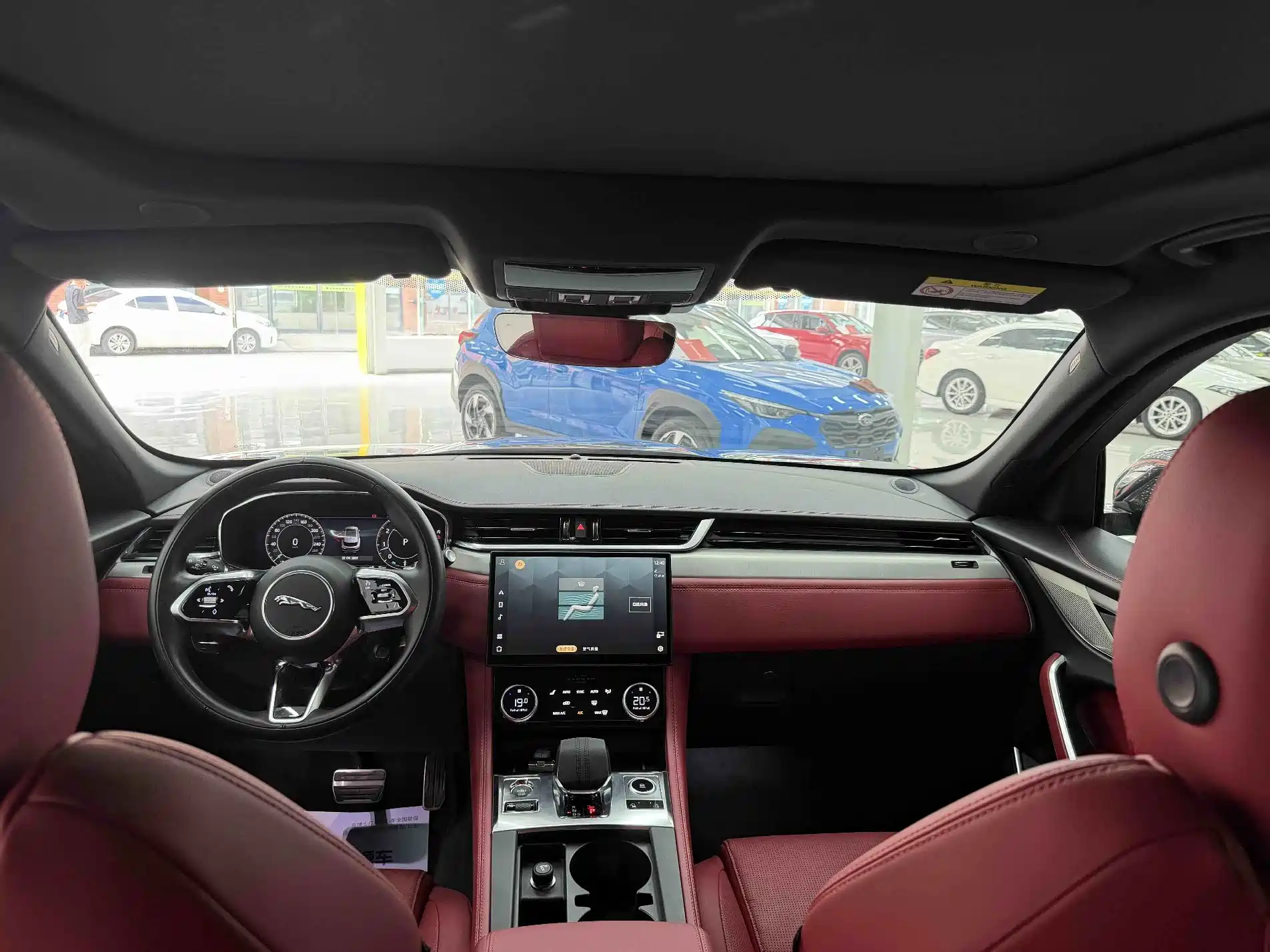 Фото 20 - Jaguar F-PACE