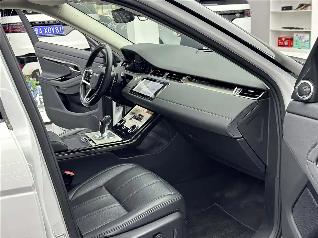 Land Rover Range Rover Evoque 2023 Range Rover Evoque L 249PS Luxury Edition фото 8