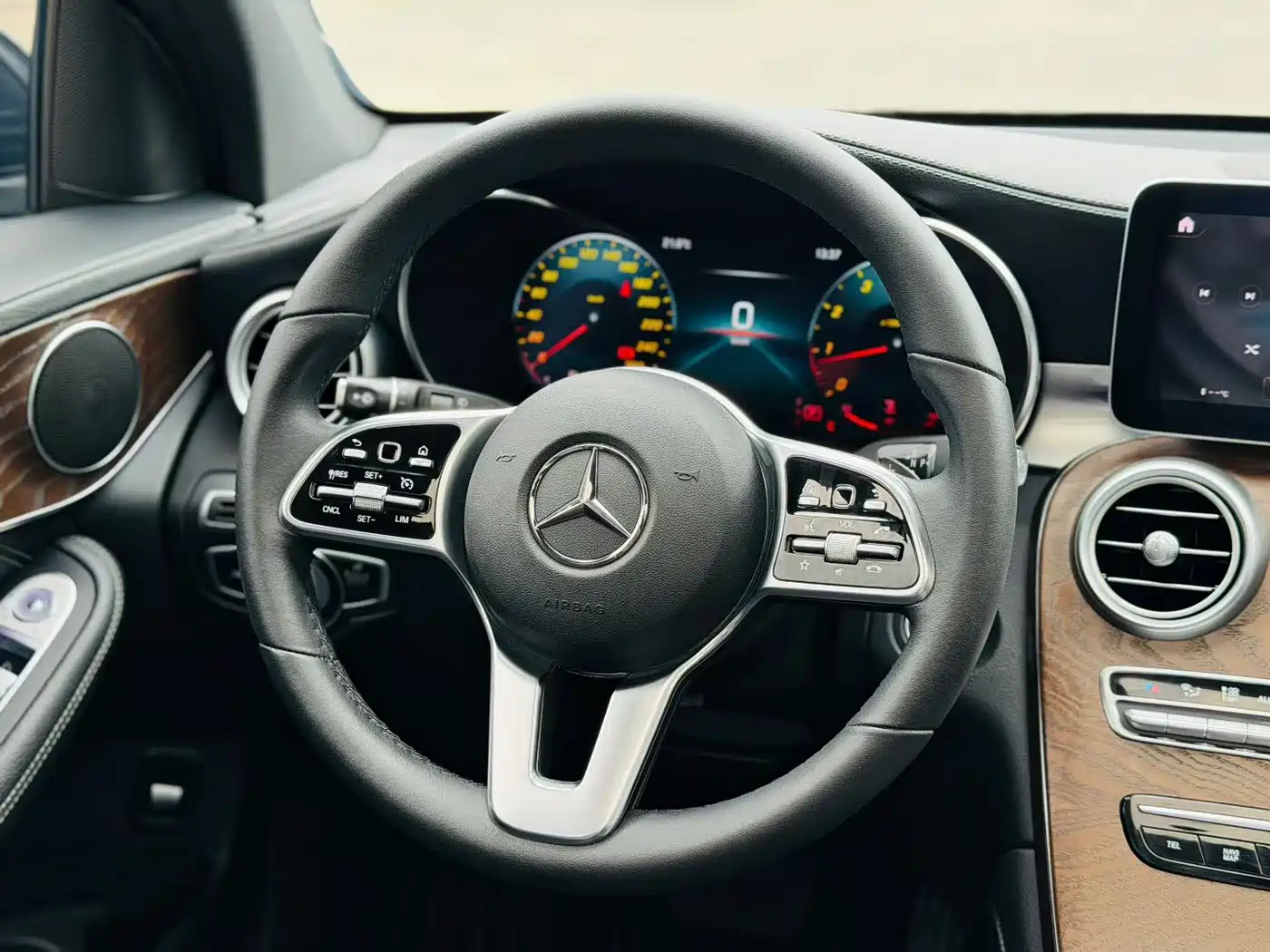 Mercedes-Benz GLC 2020 GLC 260 L 4MATIC Luxury фото 4
