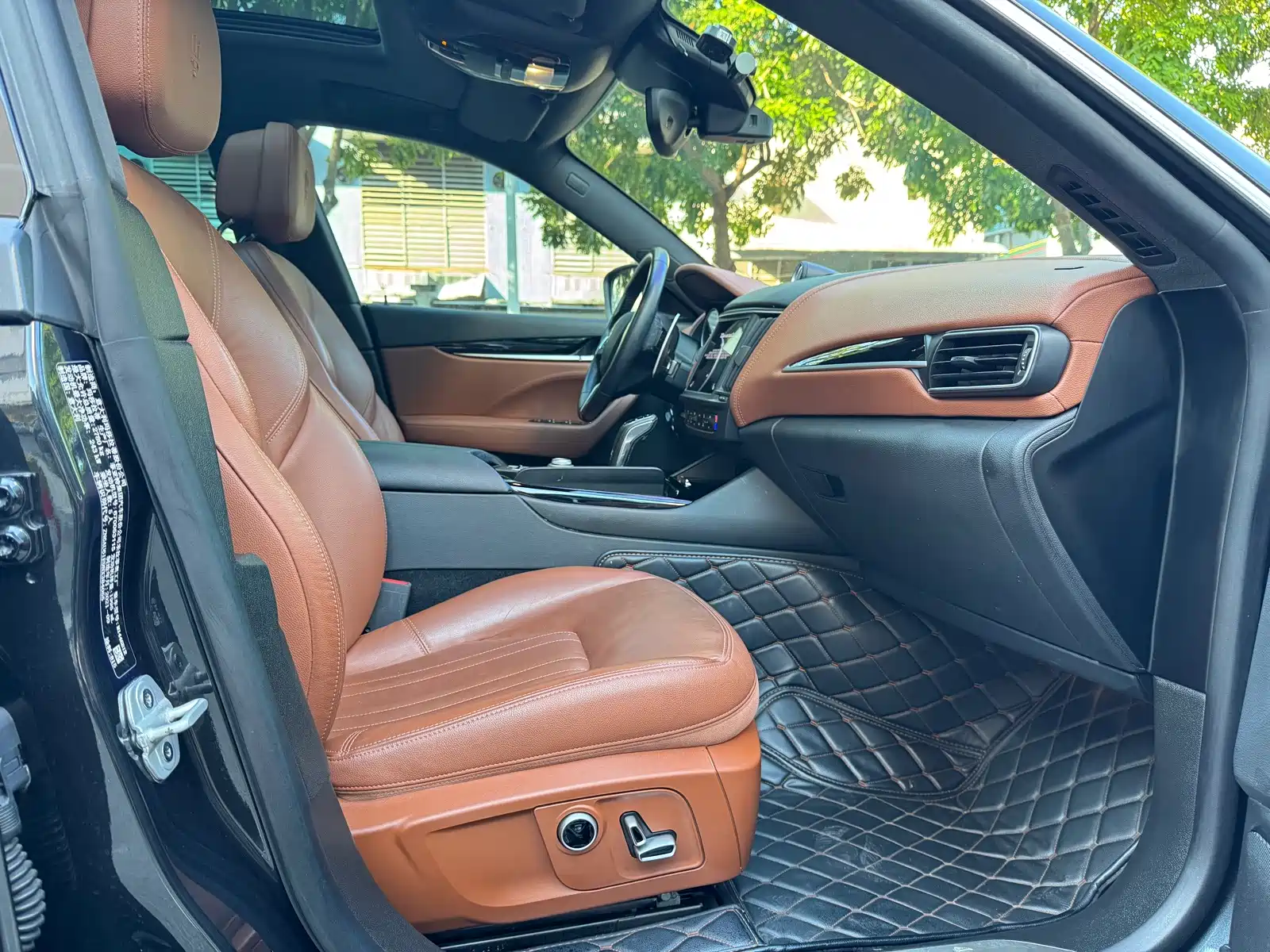 Photo 9 - Maserati Levante