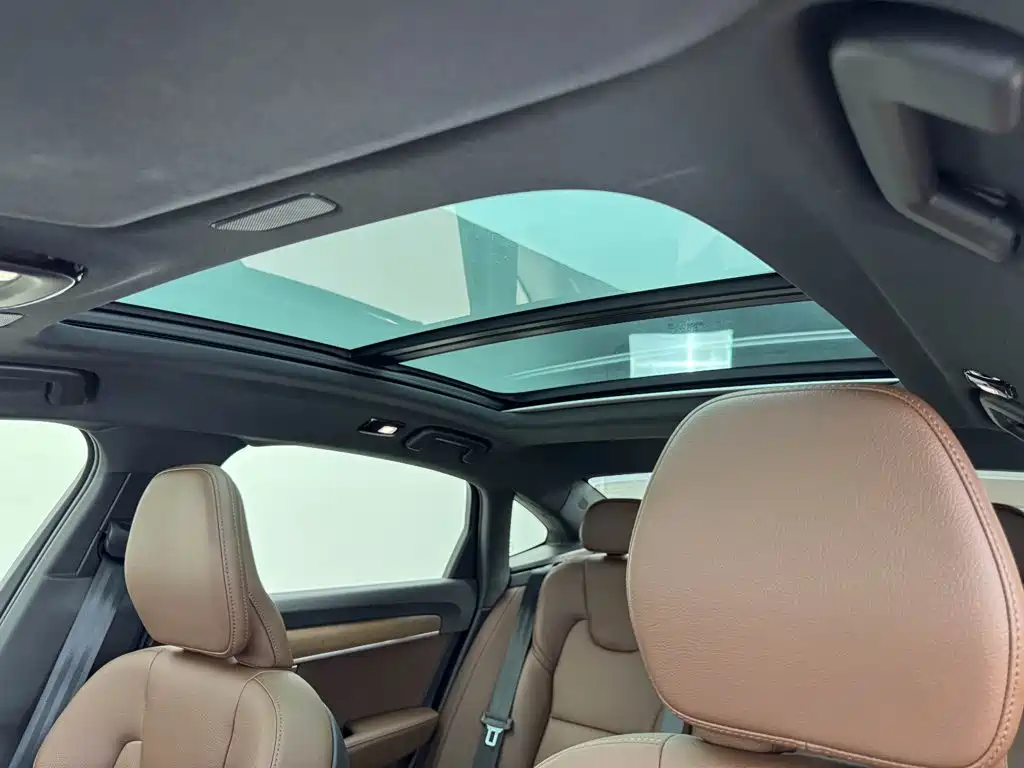 Volvo S90 Plug-in Hybrid 2021 2022 T8 Recharge Plug-in Hybrid Momentum Luxury Edition