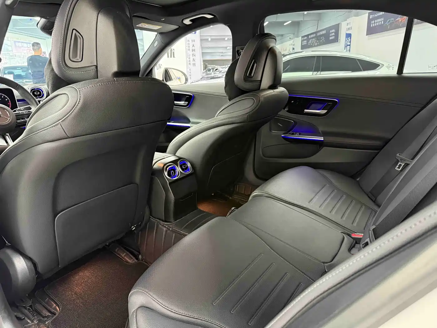Photo 12 - Mercedes-Benz C-Class