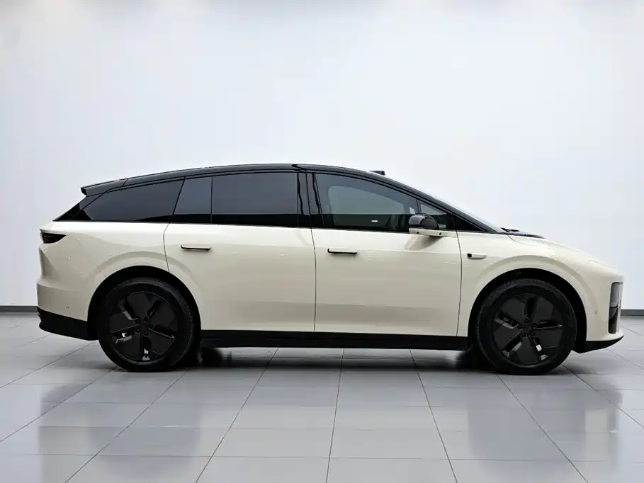 Li Auto i6 2026 2025 2WD Base Model