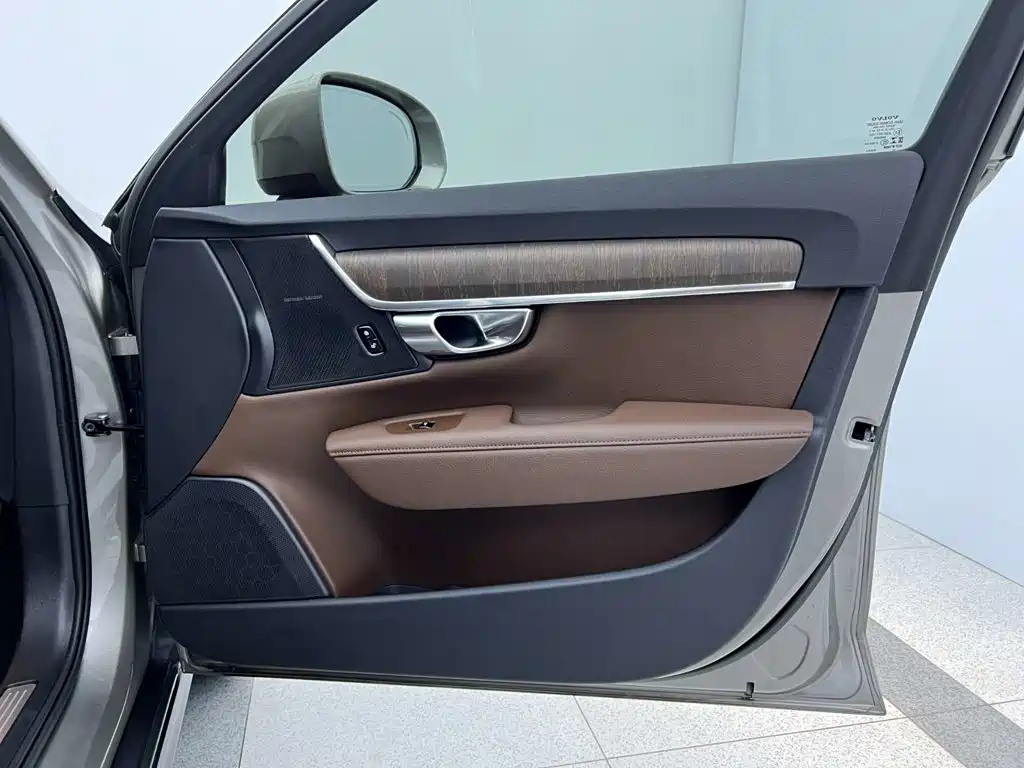 Фото 30 - Volvo V90