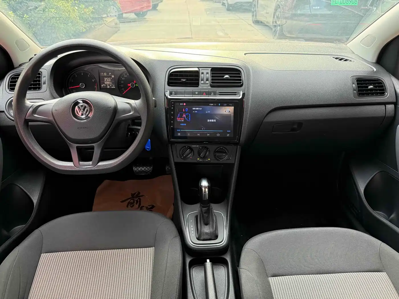 صورة 8 - Volkswagen Polo
