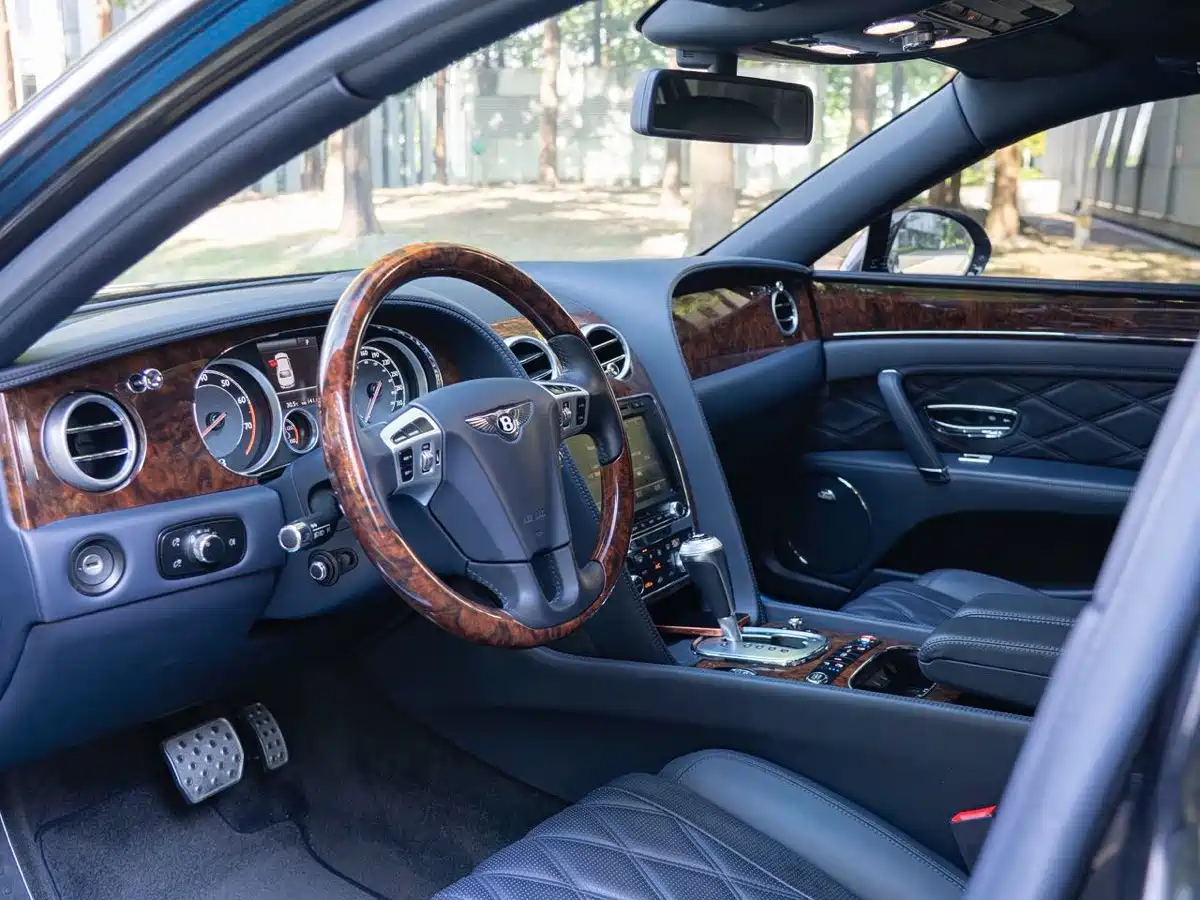 Фото 7 - Bentley Flying Spur