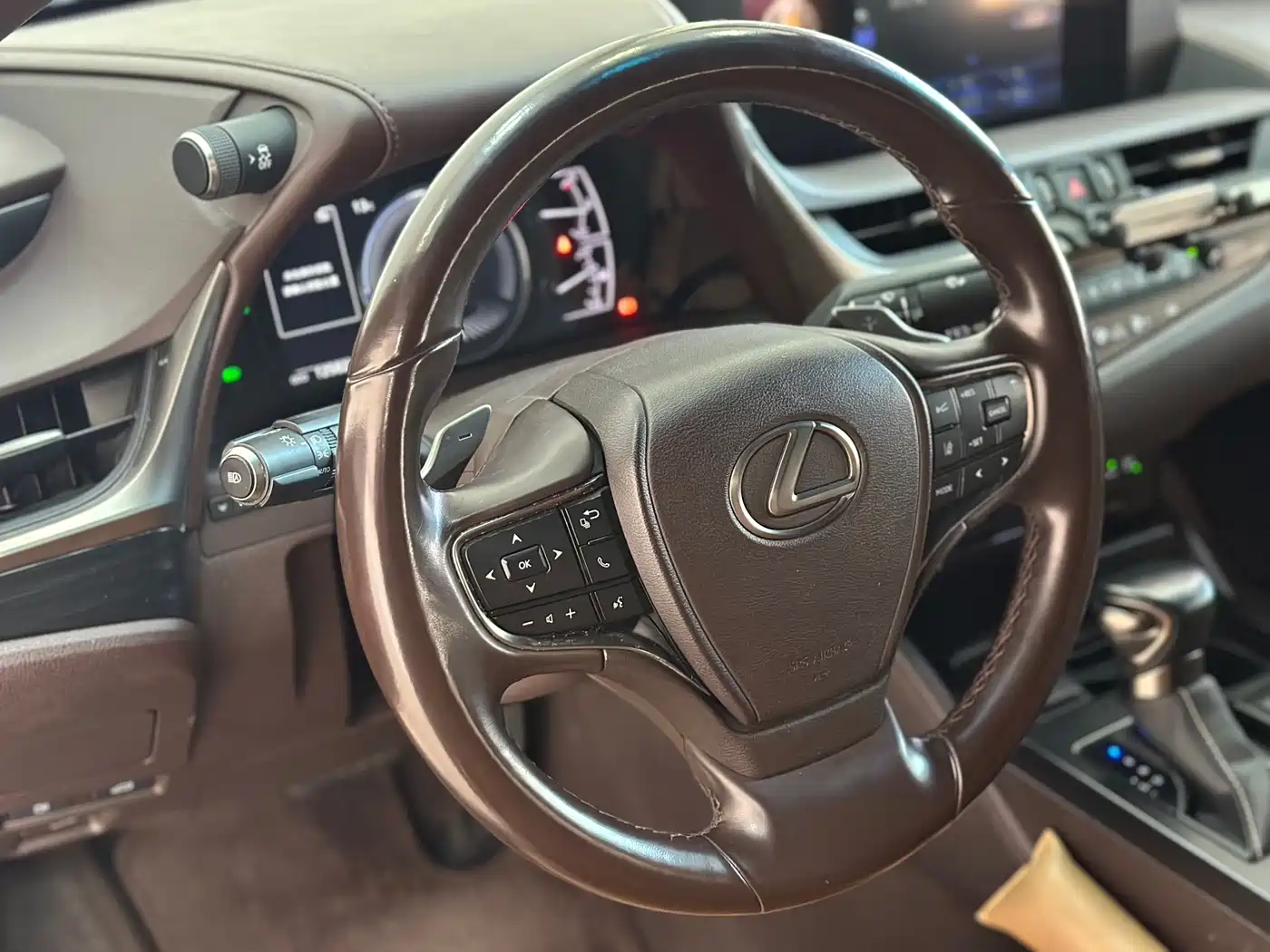 Lexus ES 2020 300h Ultimate Edition фото 5