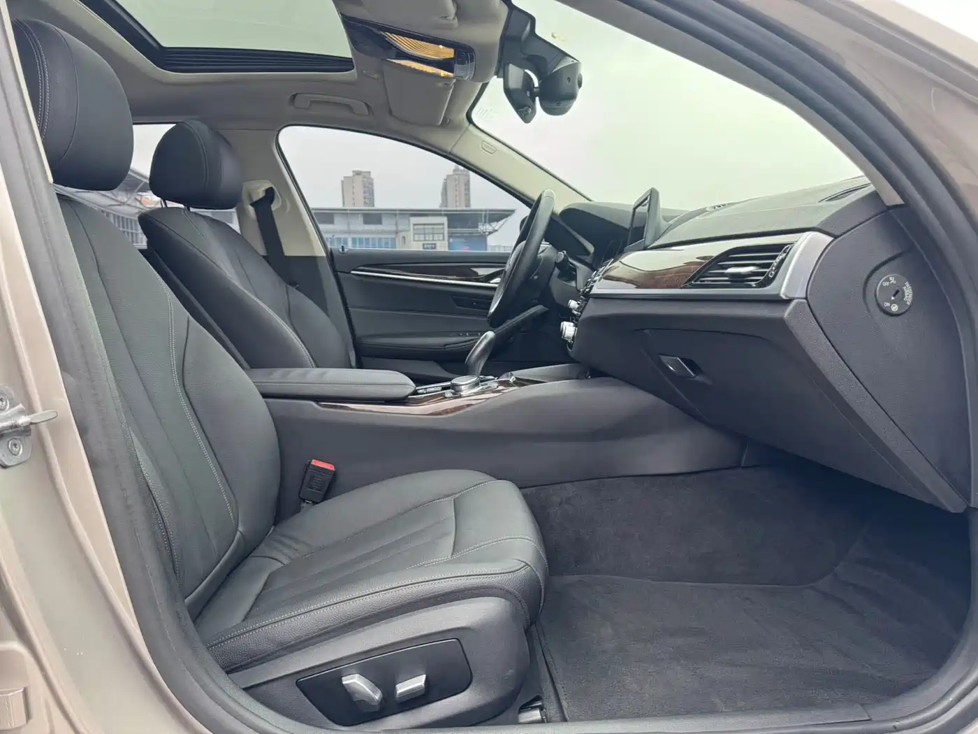 BMW 5 Series 2018 528Li Launch Special Edition фото 6