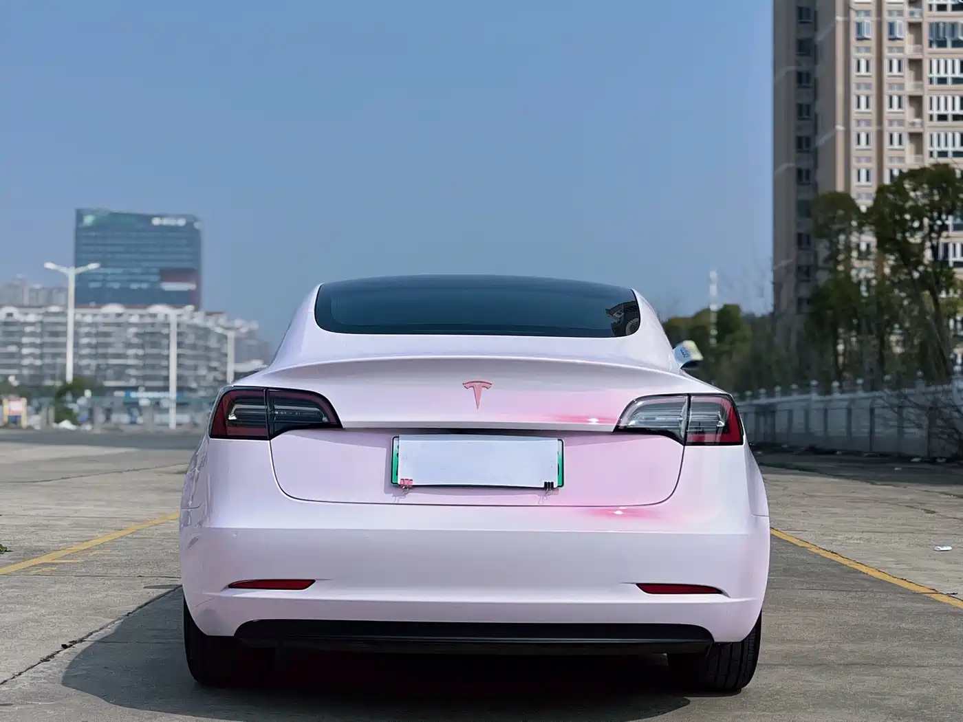 TESLA MODEL 3
