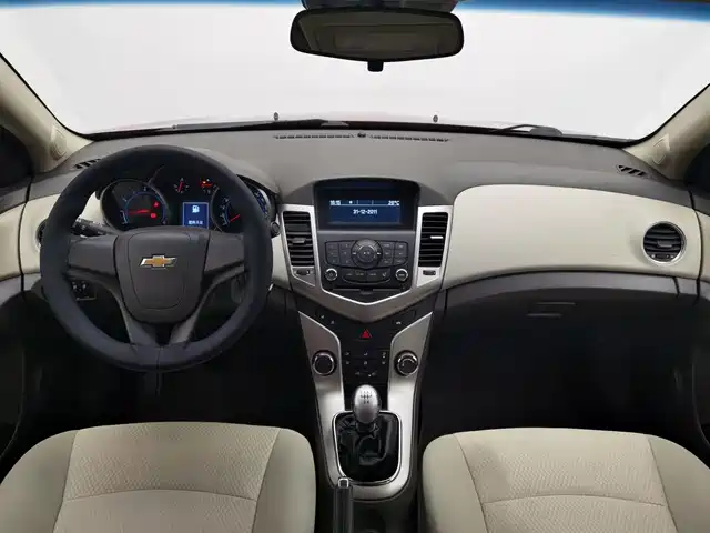 Chevrolet Cruze 2015 1.5L Classic SL MT — фото 5