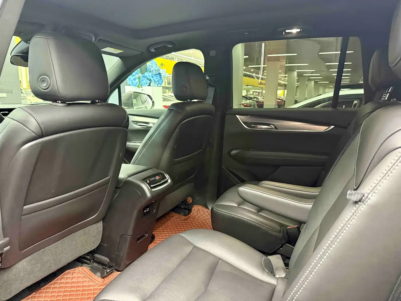 CADILLAC XT6