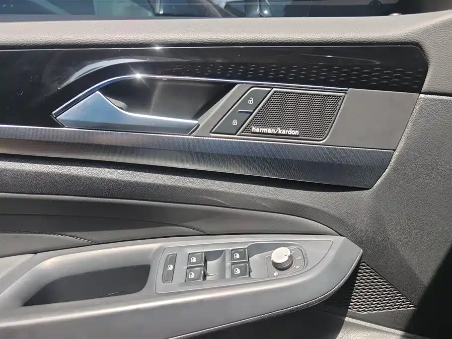 Volkswagen Passat 2024 380TSI Starlight Dragon Soaring Edition фото 7