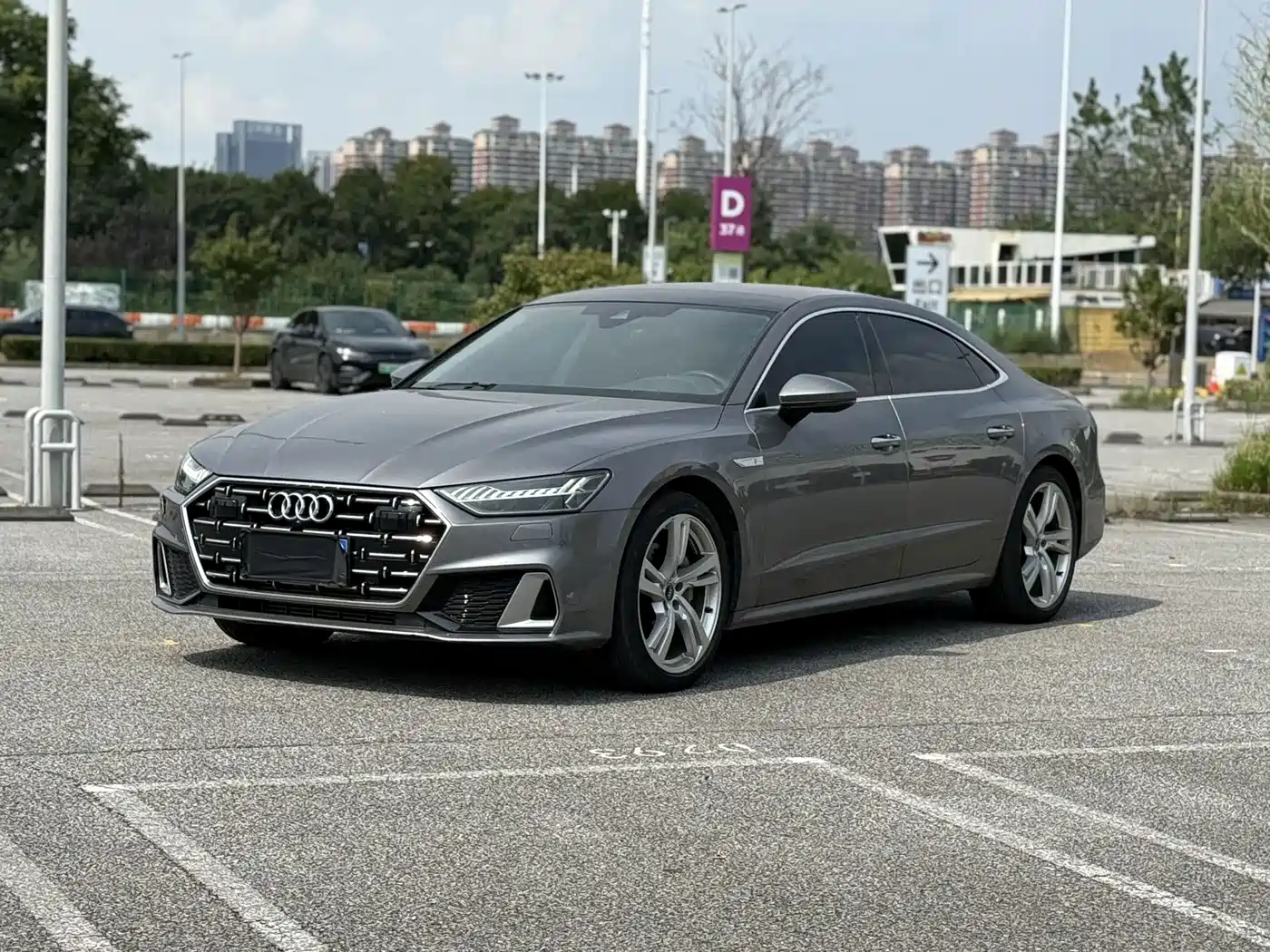 Фото 1 - Audi A7L