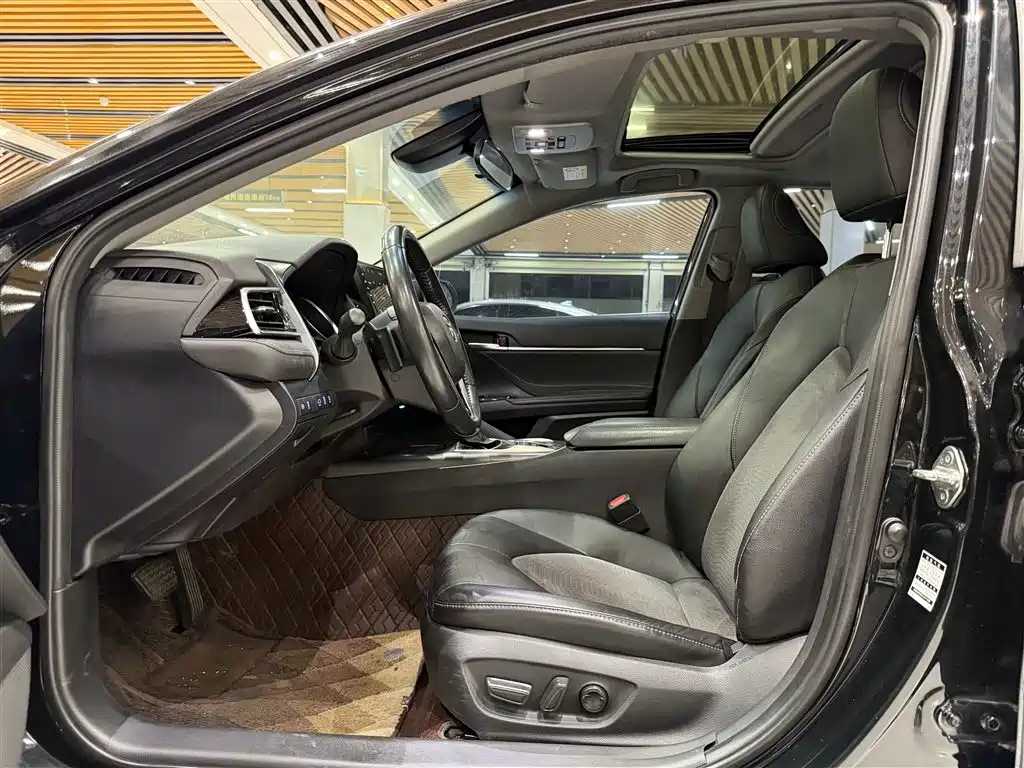 Фото 6 - Toyota Camry
