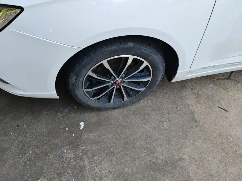 Фото 23 - Roewe i5