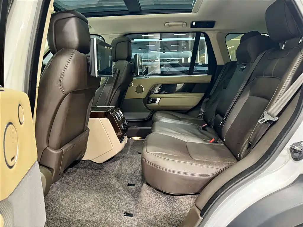 Land Rover Range Rover 2021 3.0 L6 Heritage Extended Classic Edition фото 26