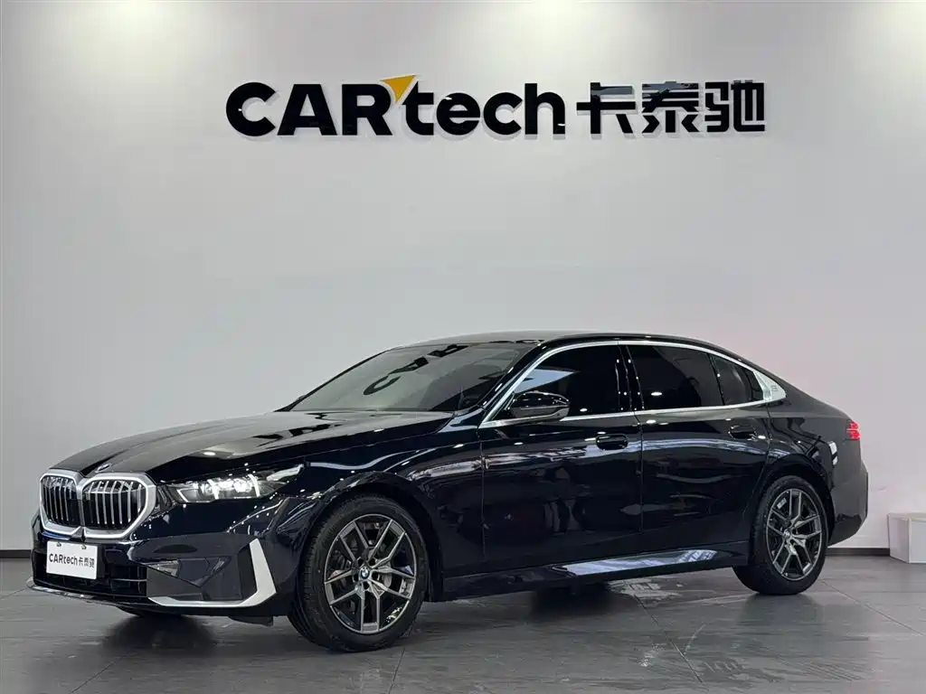 BMW 5 Series 2024 530Li Leading Model Luxury Package фото 2
