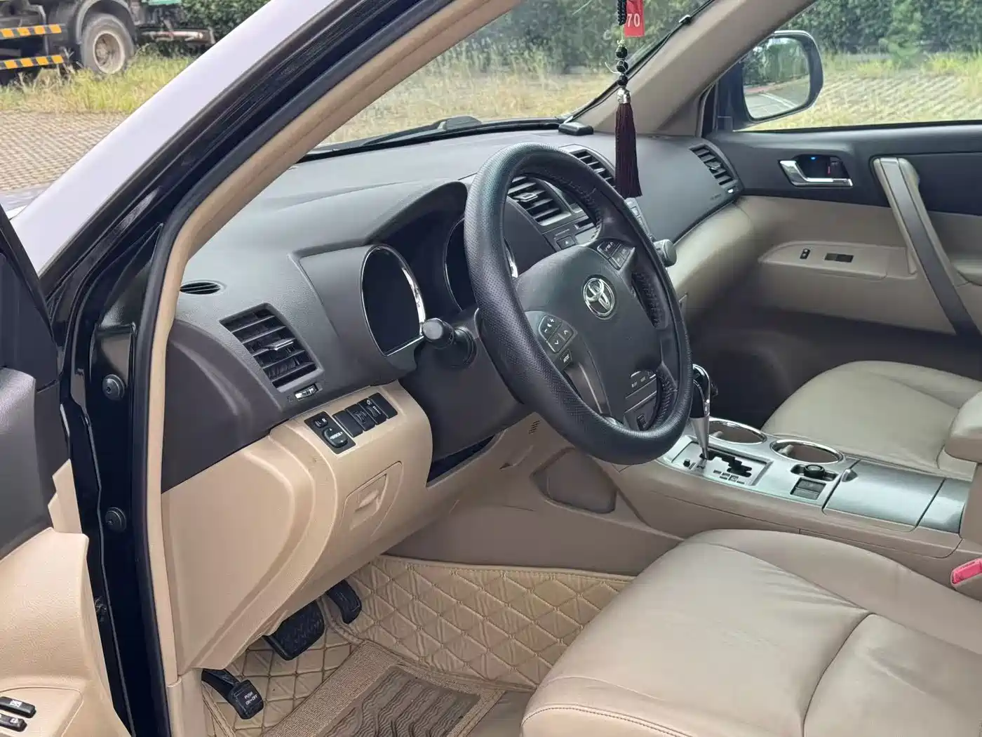 Фото 10 - Toyota Highlander