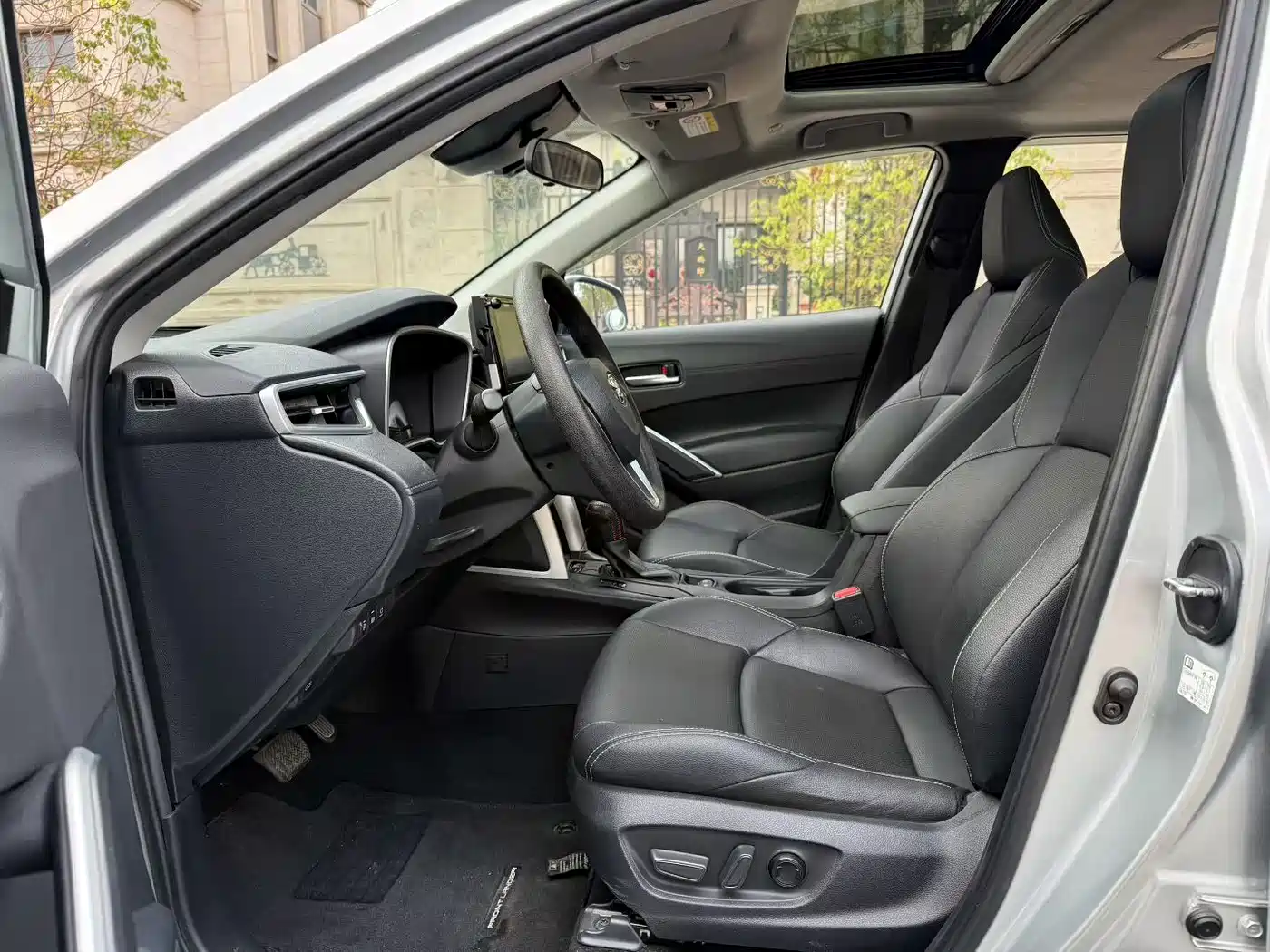 Toyota Frontlander 2022 2.0L CVT Luxury PLUS Edition фото 7