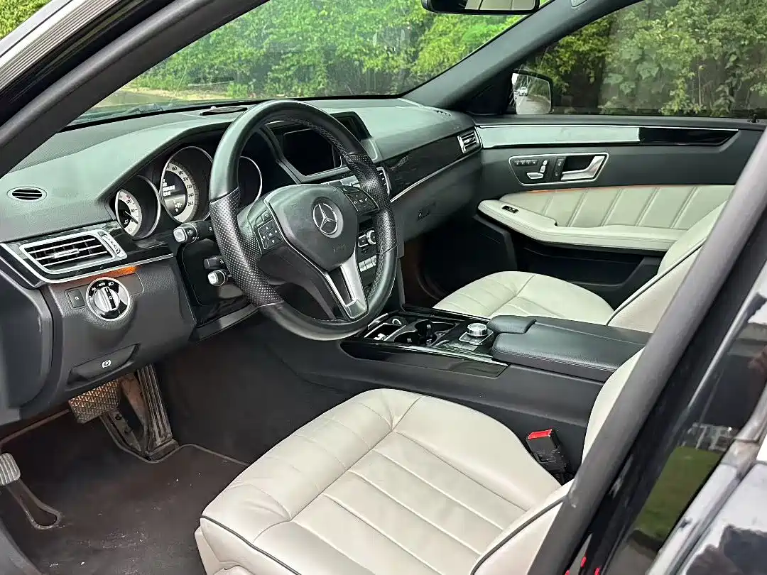 Фото 4 - Mercedes-Benz E-Class