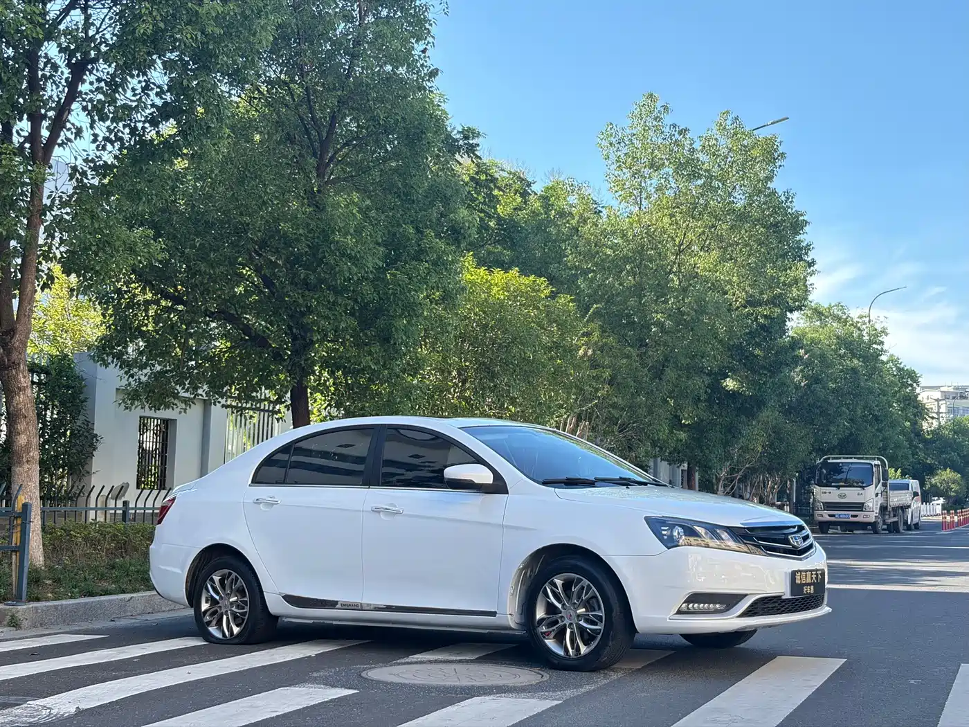 Фото 4 - Geely Emgrand