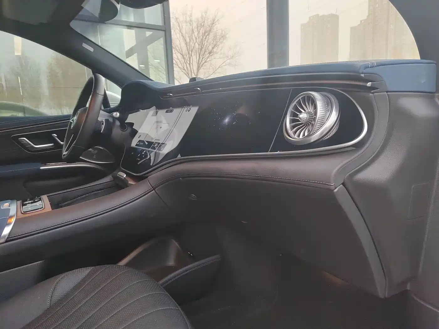 MERCEDES-BENZ EQS SUV