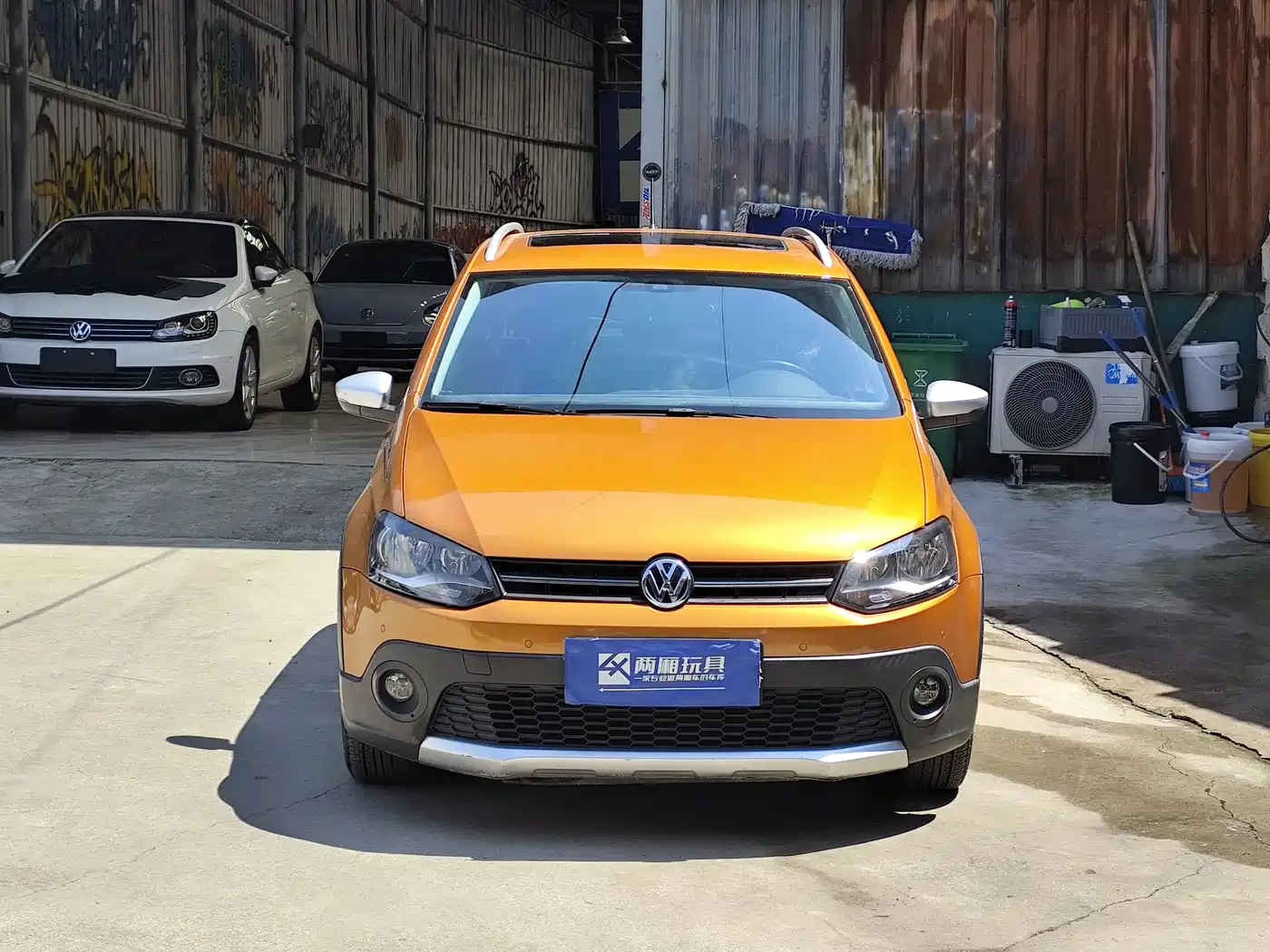 Volkswagen Polo 2014 1.6L Cross Polo Automatic фото 2