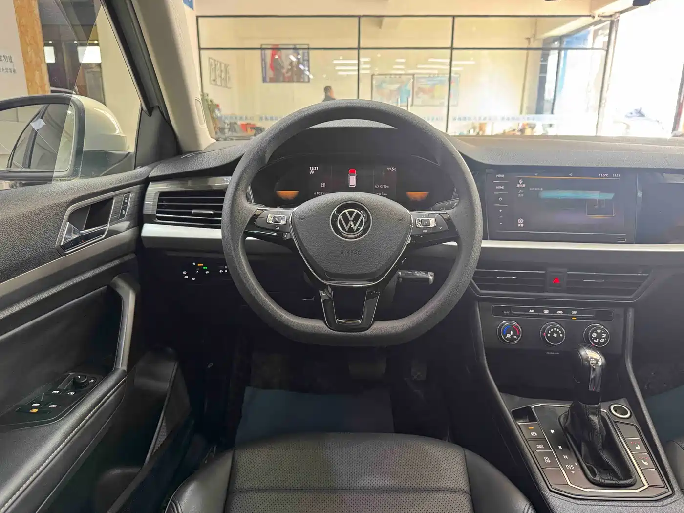 Volkswagen Lavida 2022 1.5L Auto Comfort Edition фото 16