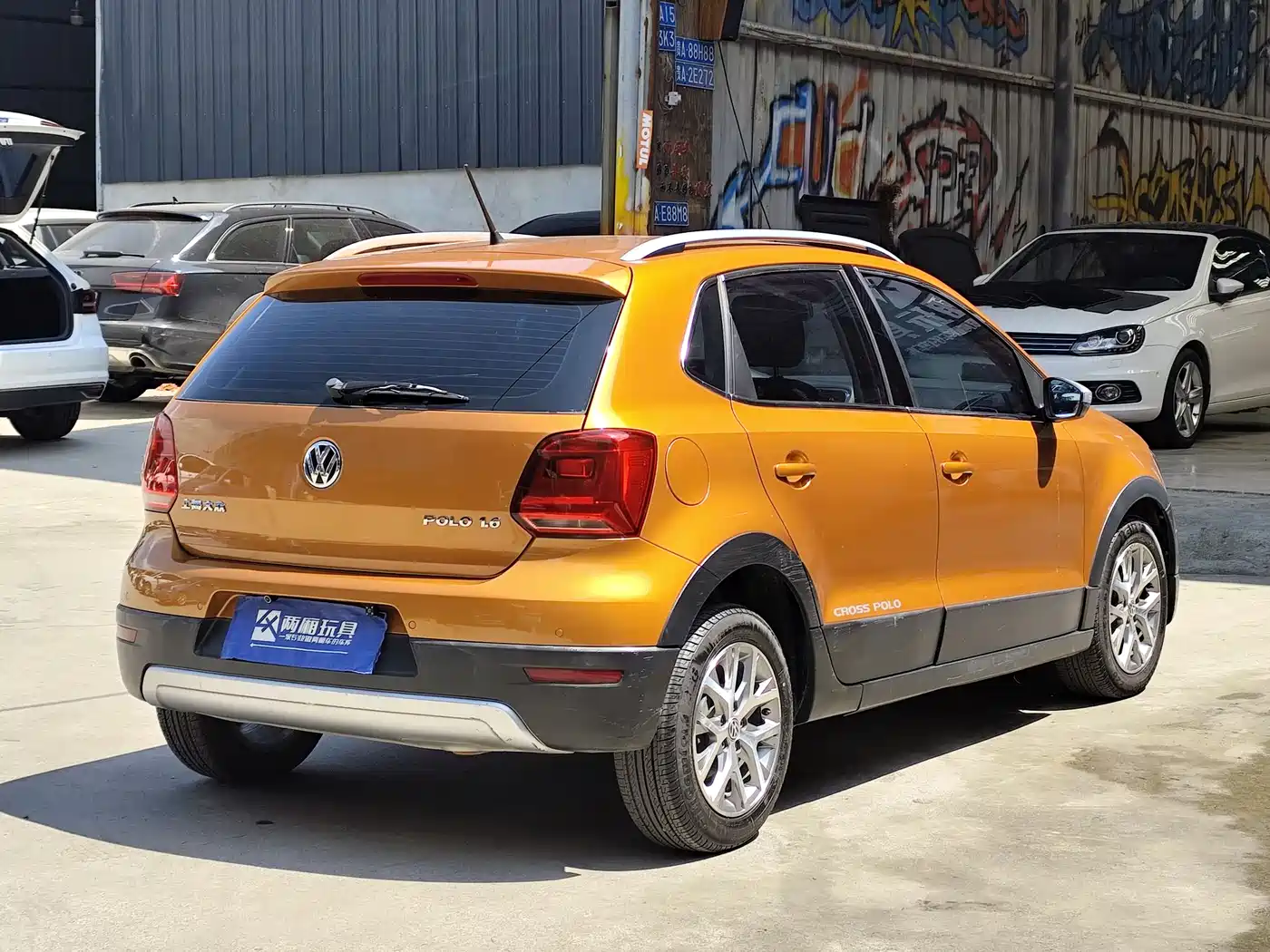 Volkswagen Polo 2014 1.6L Cross Polo Automatic фото 7