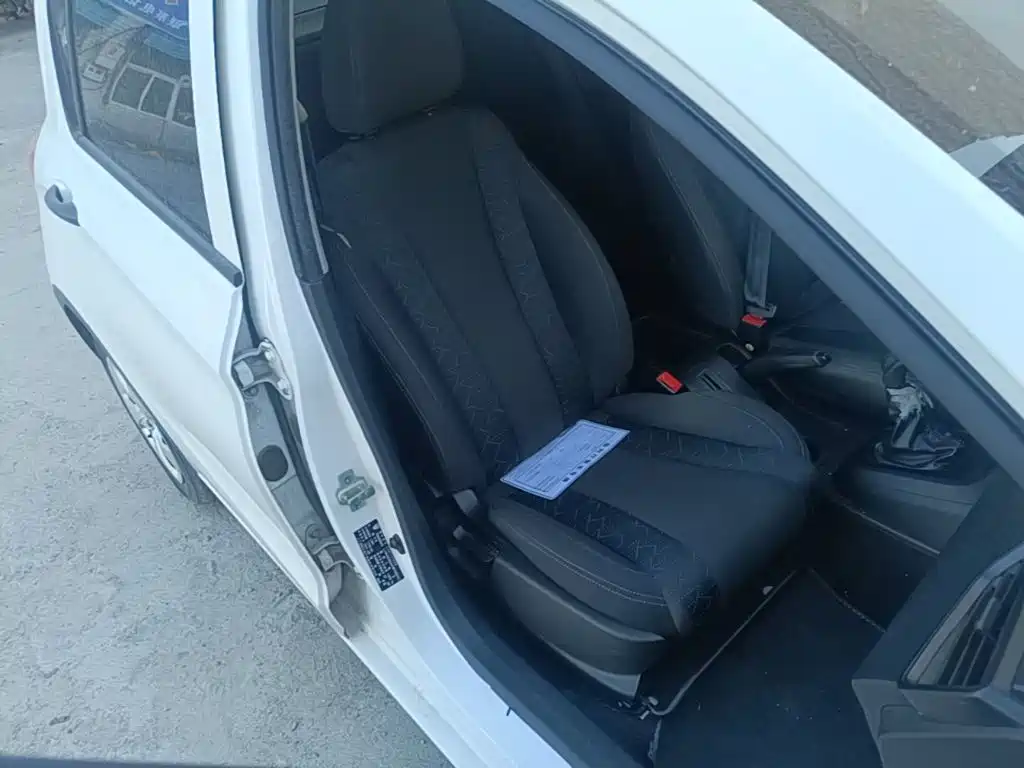 Photo 25 - Baojun 310