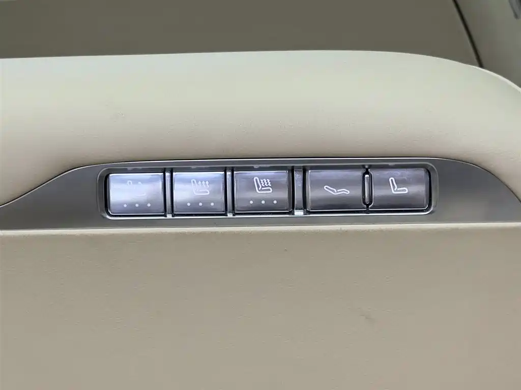 AITO Wenjie AITO M9 2024 Extended Range Ultra 42kWh 6-Seater фото 9