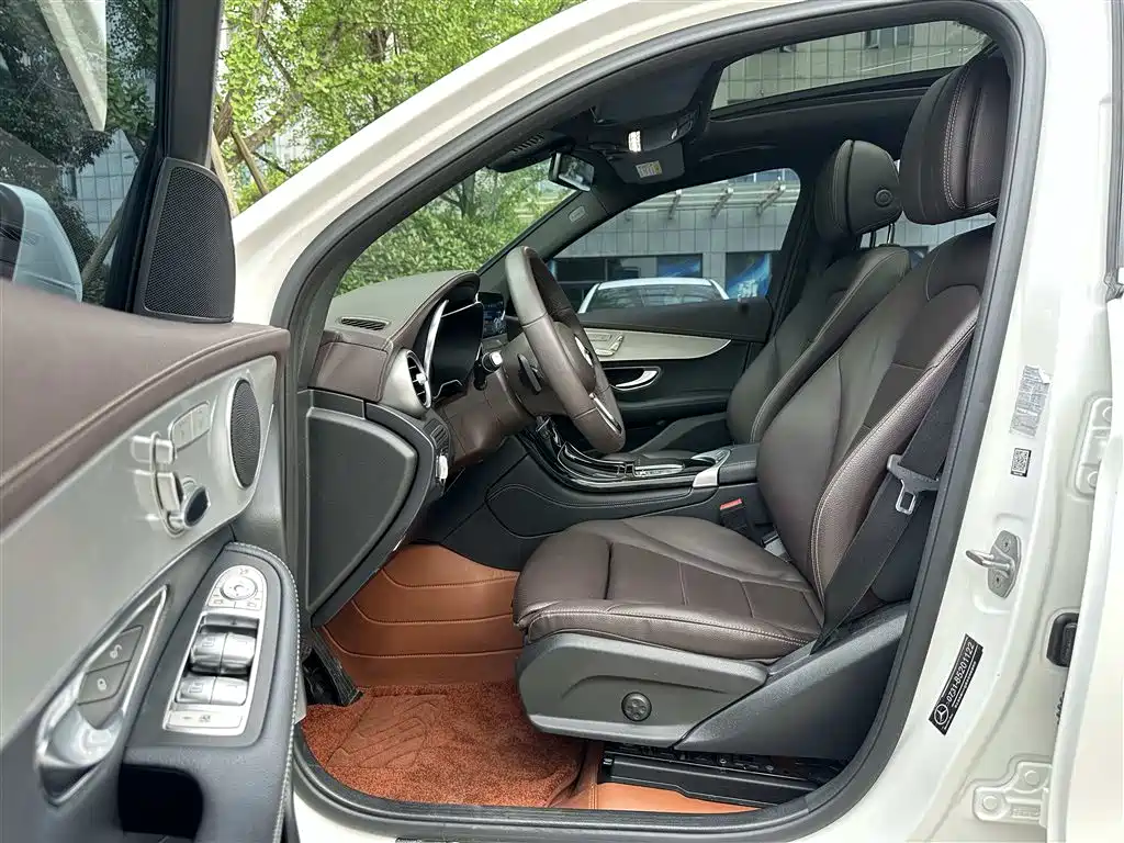 Mercedes-Benz GLC 2021 GLC 260 L 4MATIC Sporty фото 4