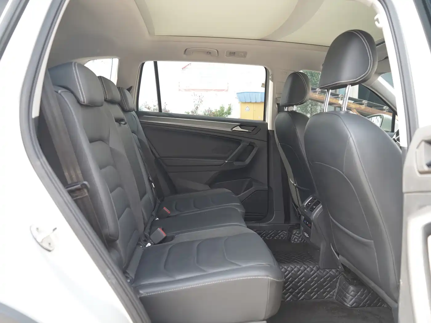 Volkswagen Tiguan L 2021 330TSI Automatic 2WD R-Line Premium фото 6