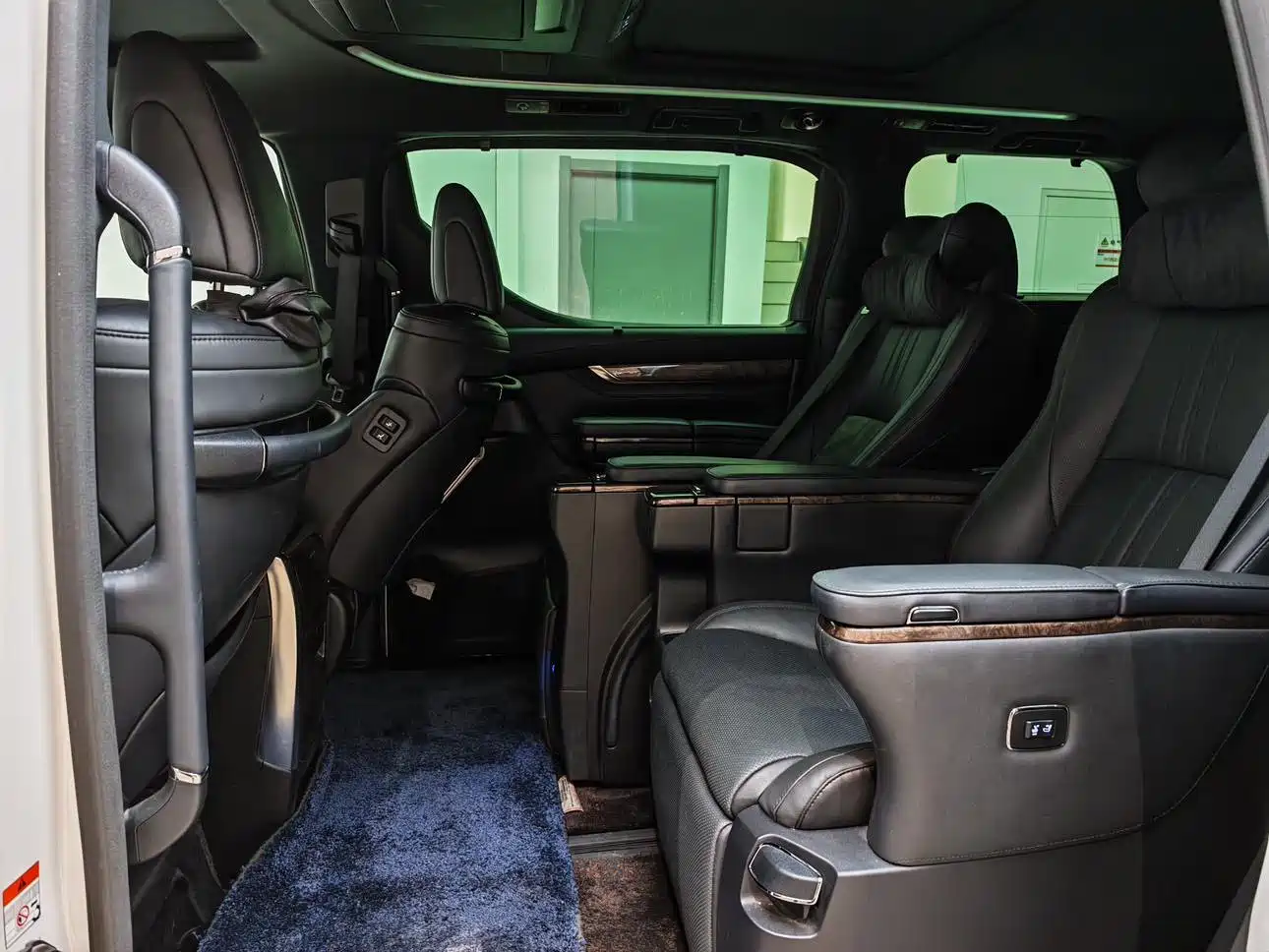 Toyota Vellfire 2021 Crown Hybrid 2.5L HV Premium Edition фото 12