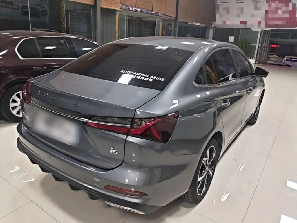 Фото 7 - Roewe i5