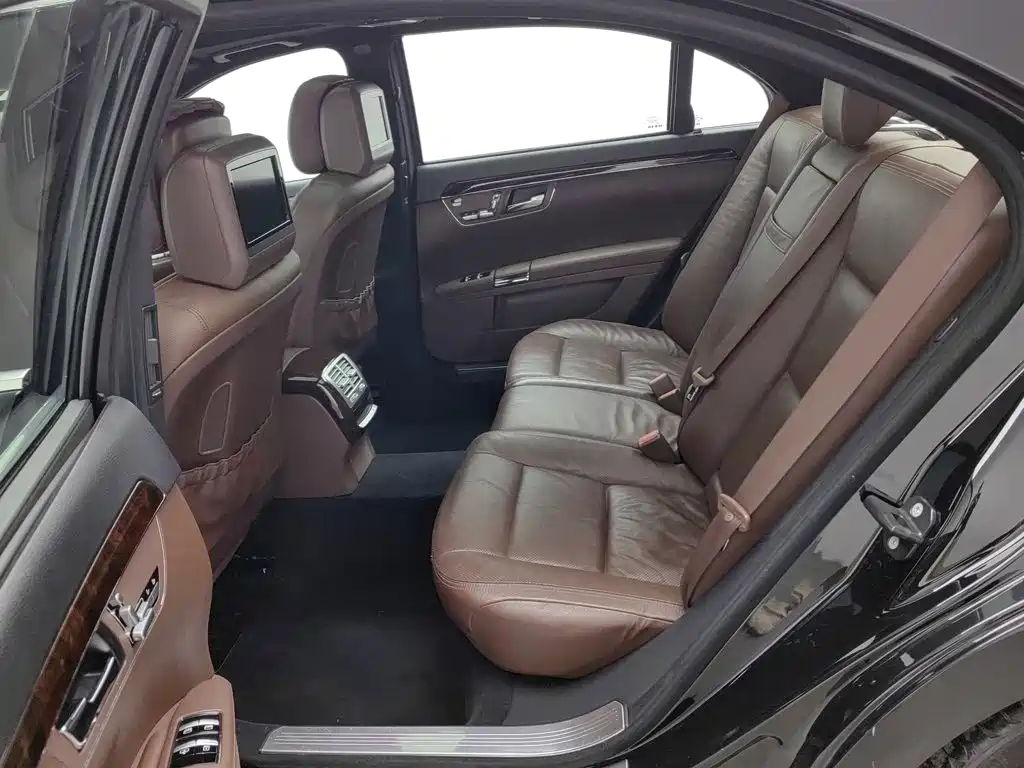 Фото 15 - Mercedes-Benz S-Class