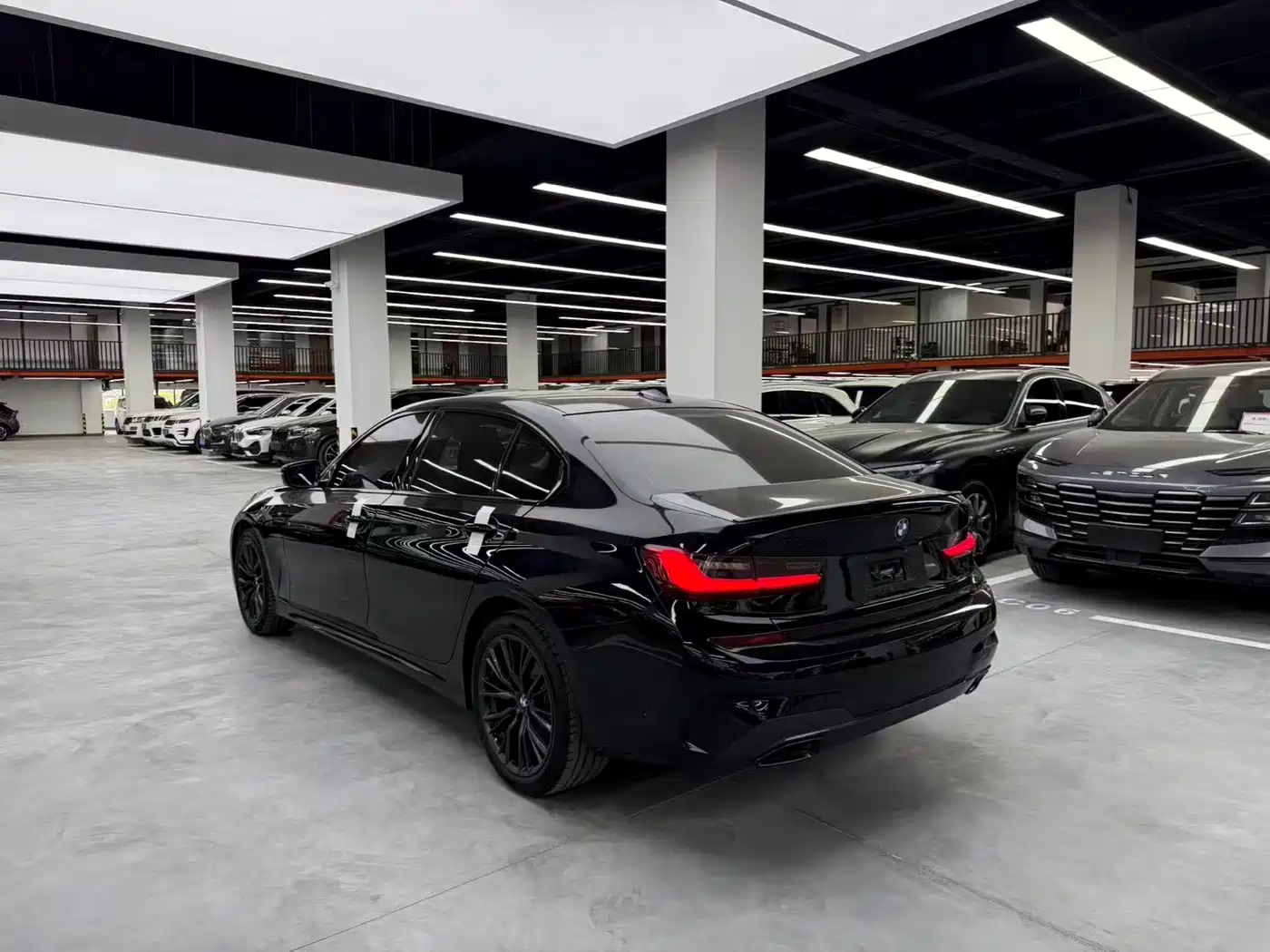 BMW 3 Series 2022 325Li M Sport Shadow Edition фото 16