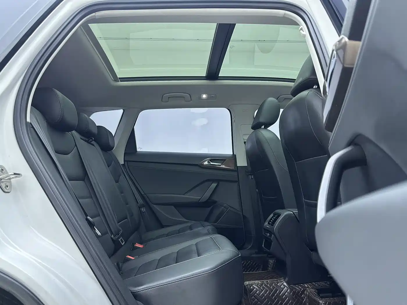 Volkswagen Tharu, миниатюра 10