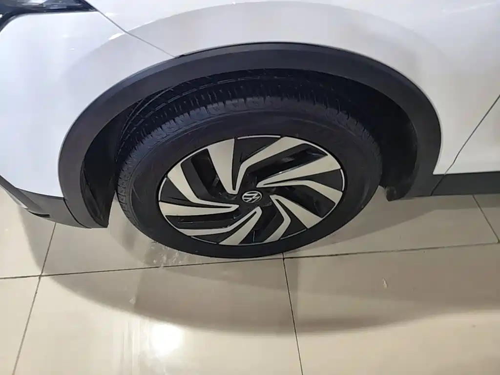 Photo 25 - Volkswagen Tiguan L