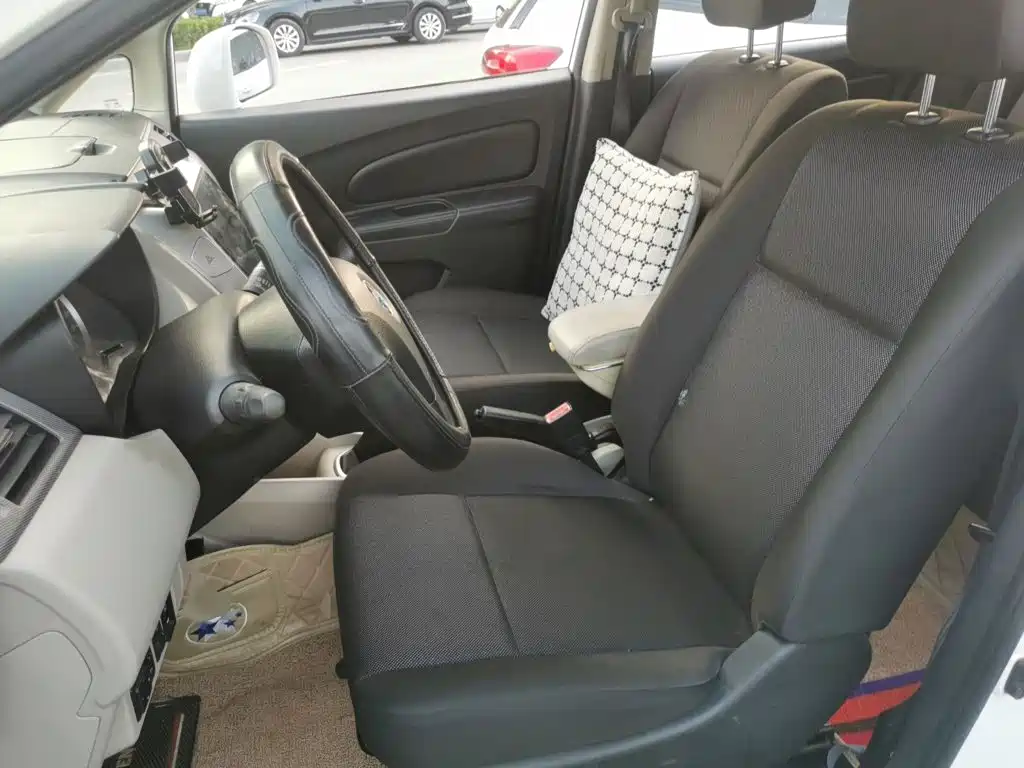 Venucia R50 2015 2015 1.6L Manual Fashion